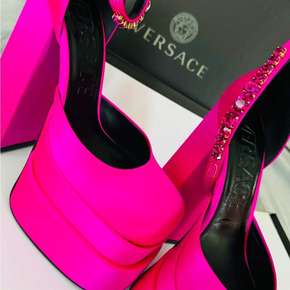 Versace Medusa Platform, US: 7, Never worn